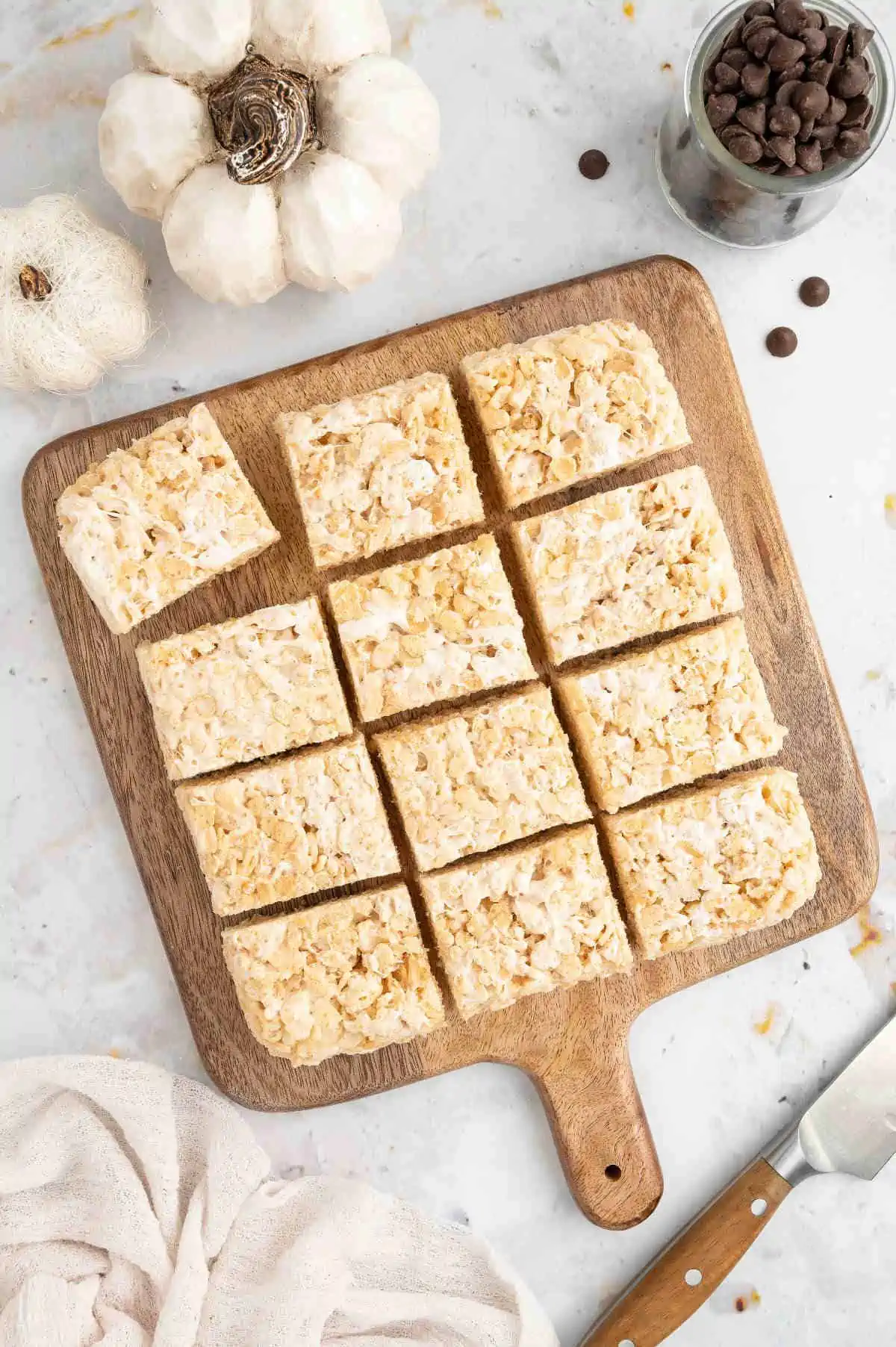 Rice krispies treats sliced into 12 even squares.