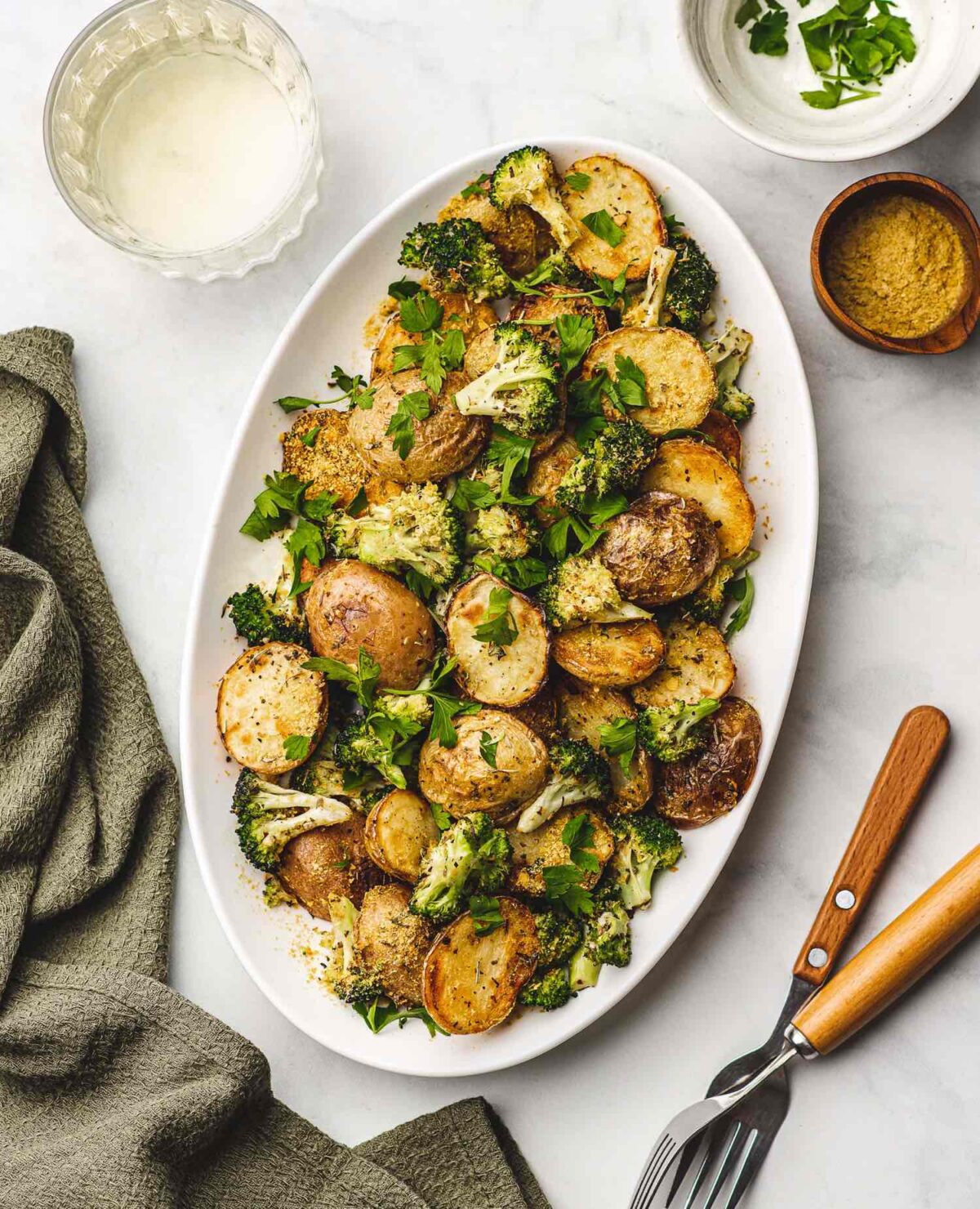 Cheesy vegan garlic potatoes and broccoli.