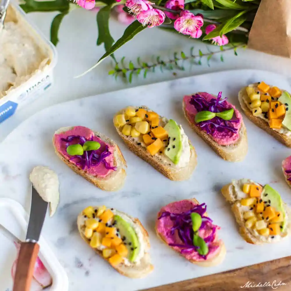 Vegan Crostini Appetizer With Hummus & Veggies | WorldofVegan.com | #vegan #vegetarian #healthy #snacks #food #photography #hummus