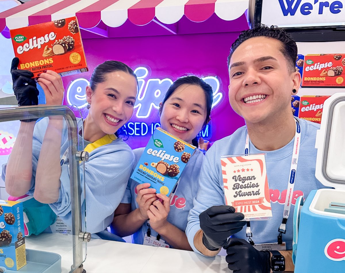 Eclipse ice cream booth with the World of Vegan Besties Award. 