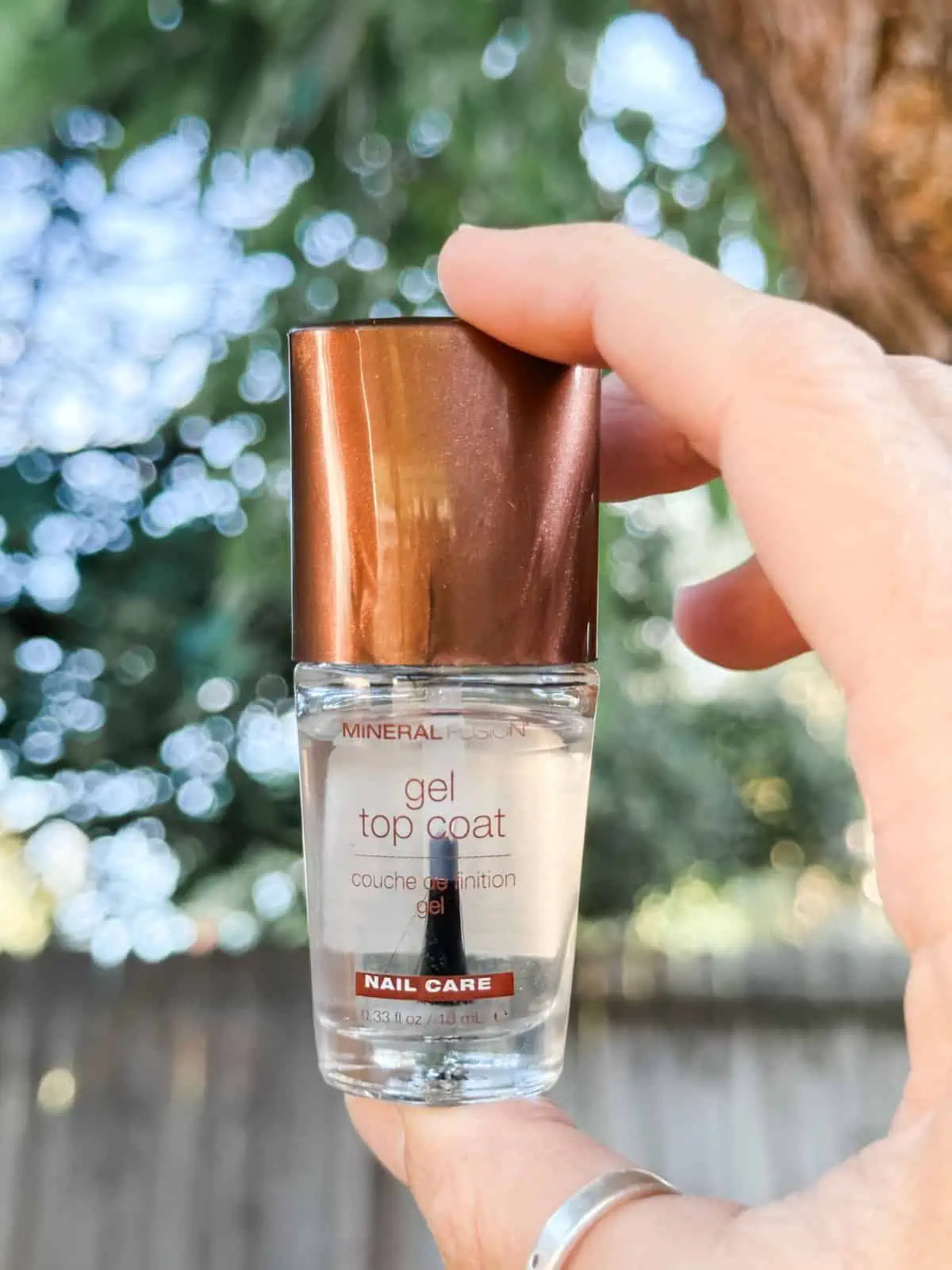 Clear vegan gel nail polish top coat by Mineral Fusion.